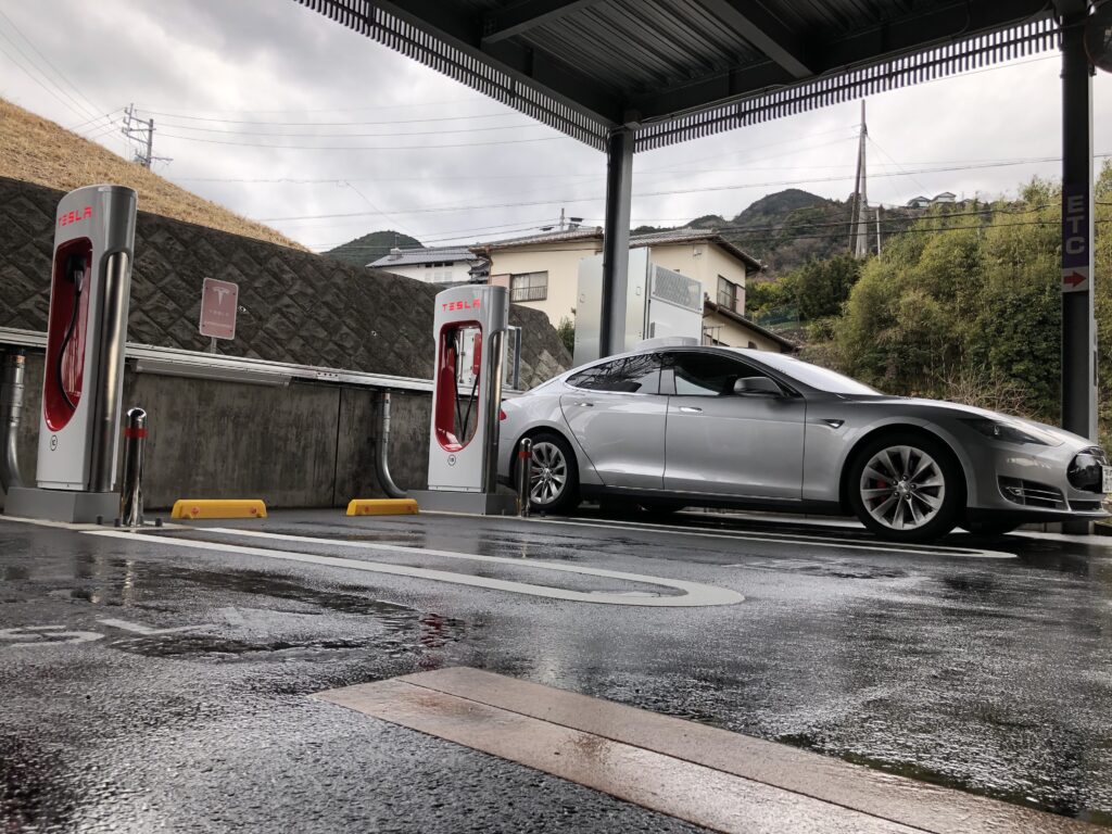 TESLA 富士川楽座スーパーチャージャー設置工事のメイン画像